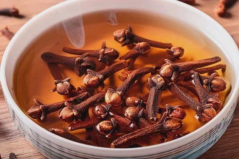 Napar z goździków — tradycyjny domowy sposób na odstraszanie owadów i drobnych szkodników